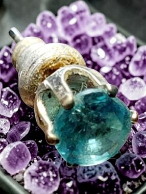 (1) One Single Caribbean Blue Apatite Prong Setting Stud Earring (NOT A PAIR). T